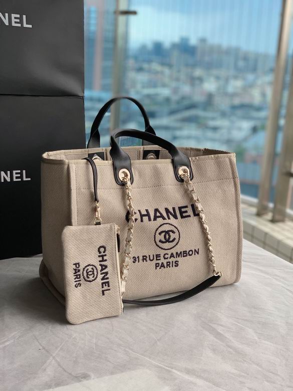 Chanel Deauville · 38×32×18 cm