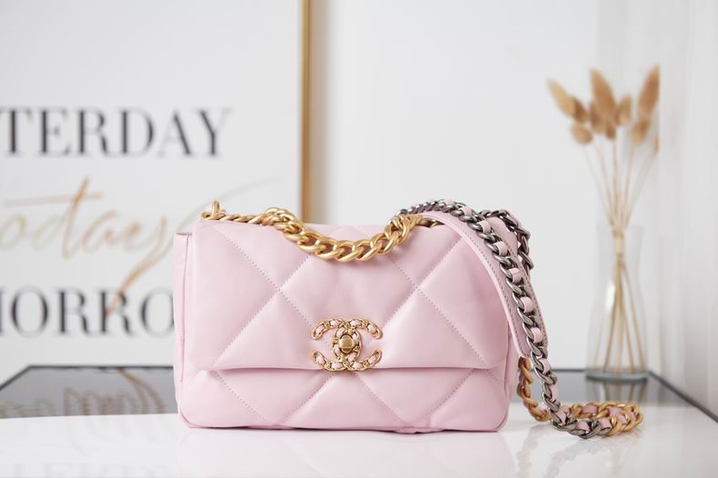 Chanel 19 · 30 cm