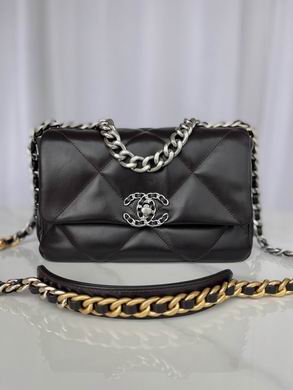 Chanel 19 · 26 cm