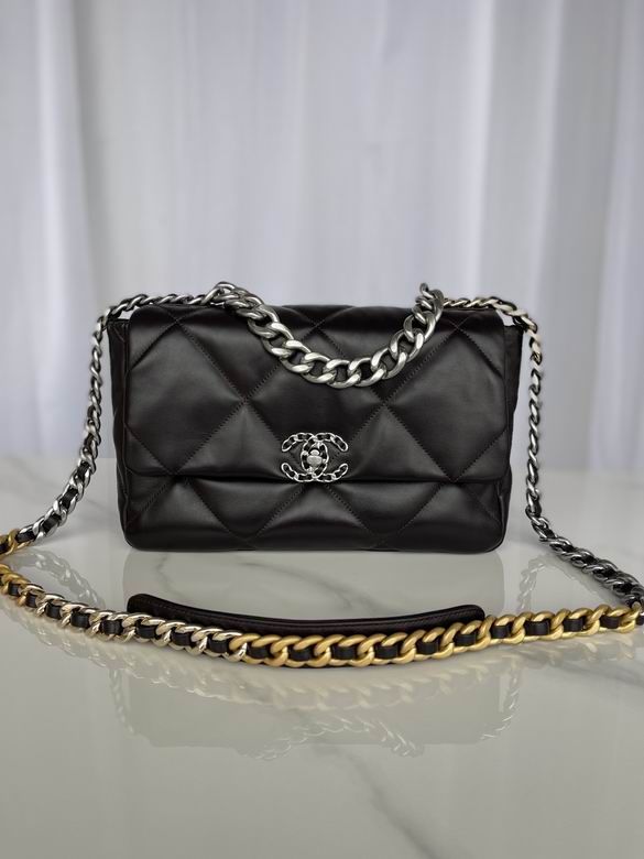 Chanel 19 · 30 cm