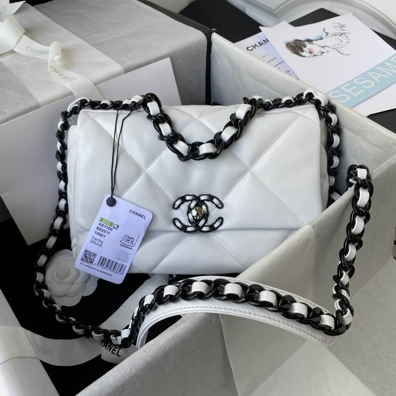 Chanel 19 · 26 cm