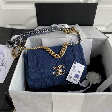 Chanel 19 · 26 cm