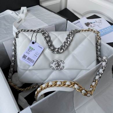 Chanel 19 · 30 cm