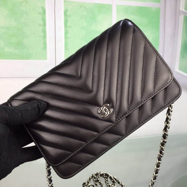 Chanel Wallet on Chain · 19×12.5 cm