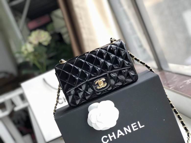 Chanel Classic Flap · 20 cm