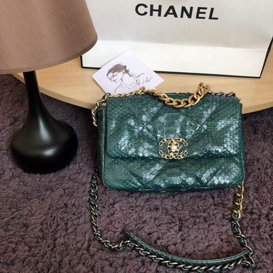 Chanel 19 · 26 cm