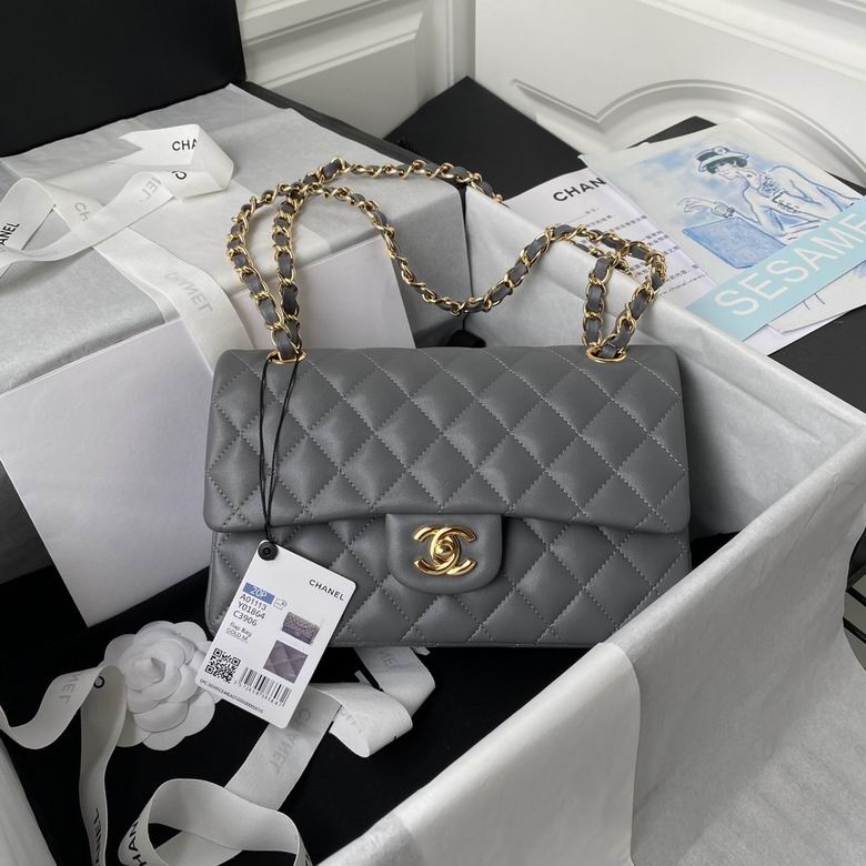 Chanel Classic Flap · 23 cm