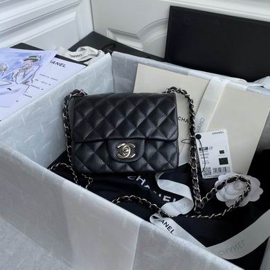 Chanel Classic Flap · 17 cm