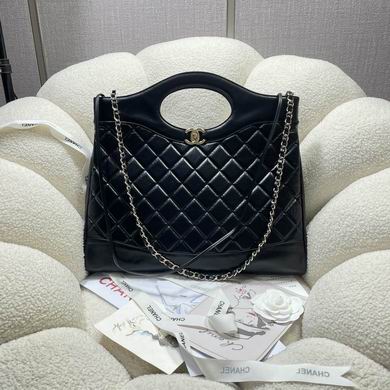 Chanel 31 · 37×39×8 cm