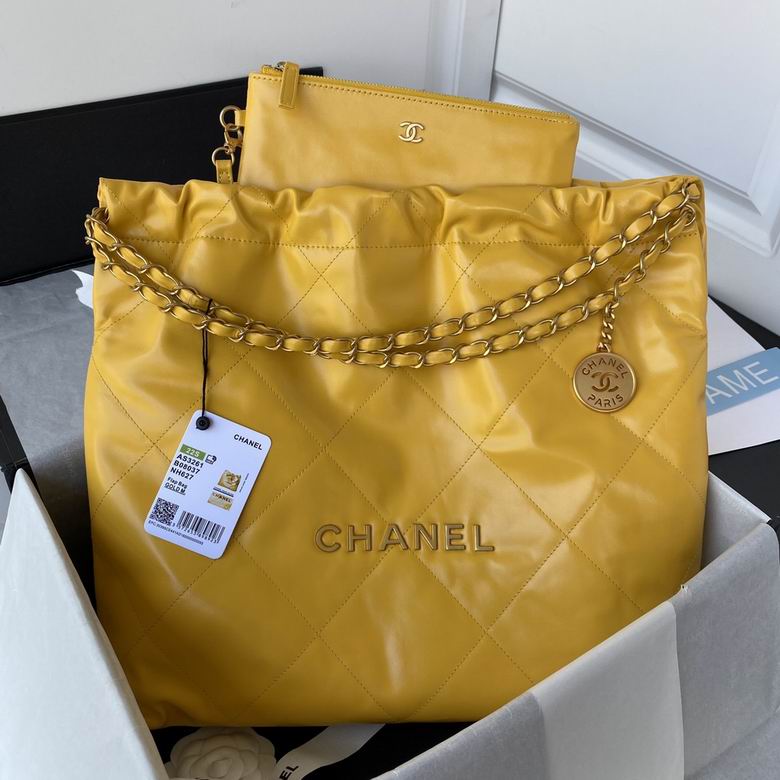 Chanel 22 · 39×42×8 cm