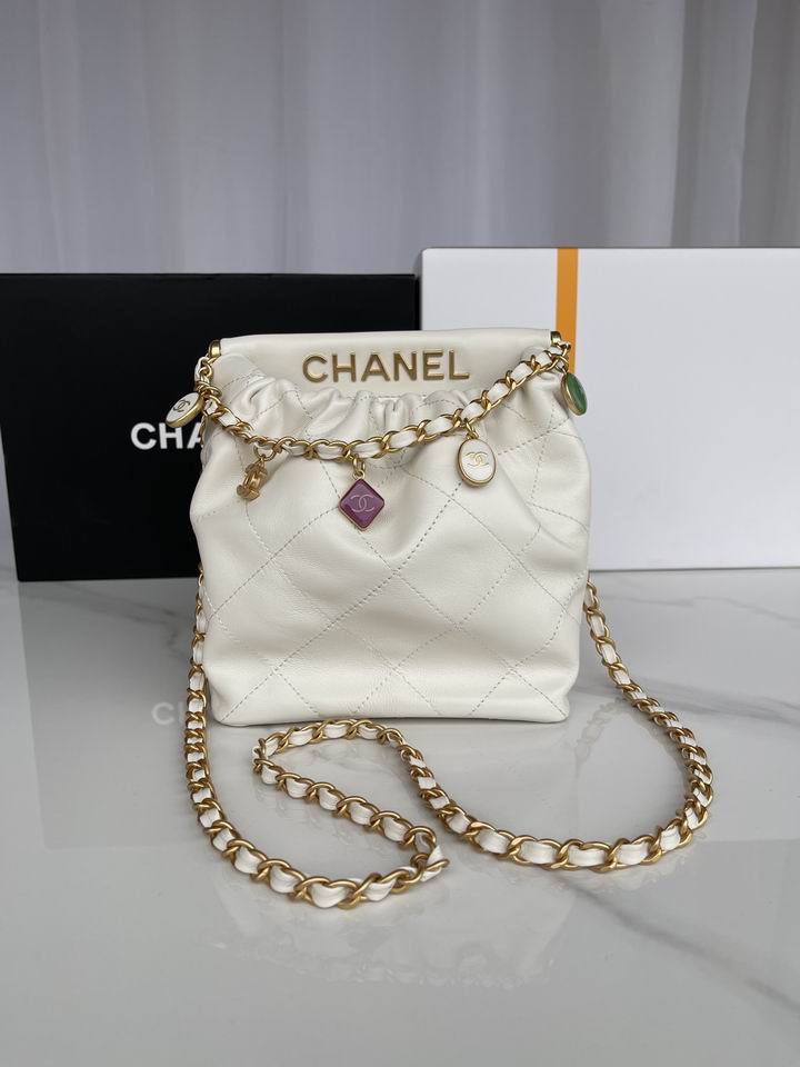 Chanel Mini Bucket Bag with Charms · 17×16×7 cm