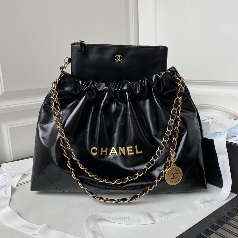 Chanel 22 · 30×45×8 cm