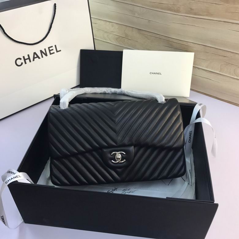 Chanel Classic Flap · 30 cm