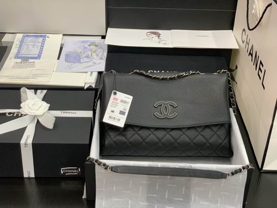 Chanel Black Grained Leather Flap Shoulder Bag · 32×7.5×19 cm