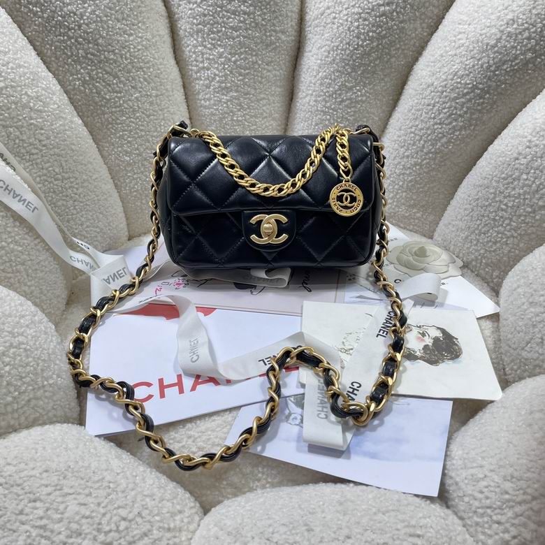 Chanel Small Quilted Flap Chain Shoulder Bag in Black Leather with Gold Hardware