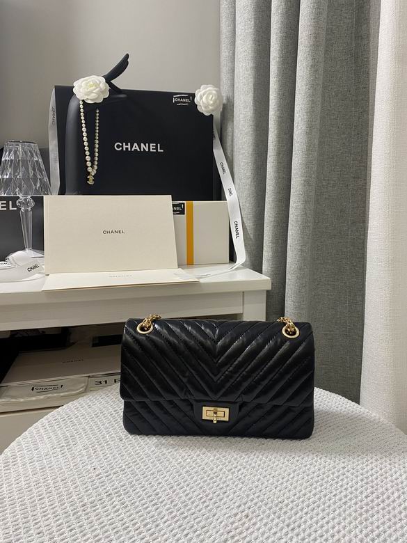 Chanel 2.55 Reissue · 24 cm