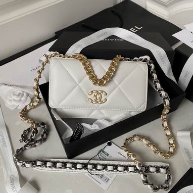 Chanel 19 Wallet on Chain Crossbody Bag in White Quilted Leather