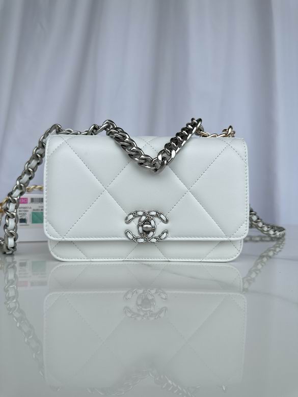 Chanel 19 Wallet on Chain Crossbody Bag in White Quilted Leather