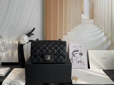 Chanel Classic Flap · 20 cm