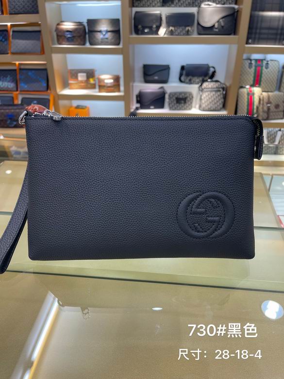 Gucci Soho Zip Wristlet Clutch in Black Pebbled Leather