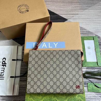 Gucci GG Supreme Canvas Zip Pouch Clutch with Wrist Strap in Beige/Ebony