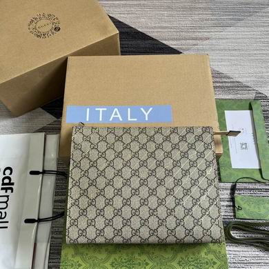 Gucci GG Supreme Zip Pouch Clutch in Beige and Ebony Canvas