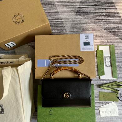 Gucci Diana Bamboo-Handle Chain Wallet Bag in Black Leather