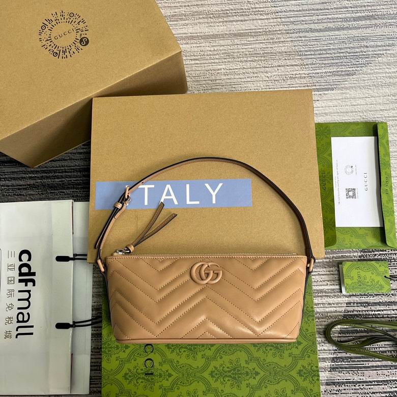 Gucci GG Marmont Matelassé Shoulder Bag in Beige Chevron Leather