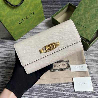 Gucci Interlocking G Continental Wallet with Gold Chain Detail in White Leather