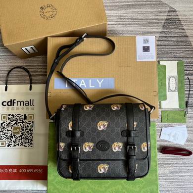 Gucci Messenger Bag with Tiger Print in Black GG Supreme Canvas