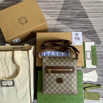 Gucci Small Messenger Bag with Interlocking G in Beige and Ebony GG Supreme