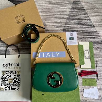 Gucci Blondie Shoulder Bag with Chain Strap and Interlocking G in Green Leather