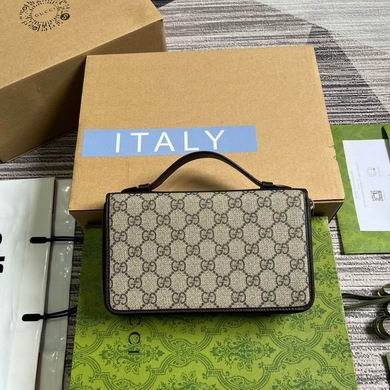 Gucci Top-Handle Zip Travel Organizer Clutch in Beige/Ebony GG Supreme Canvas