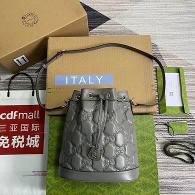 Gucci GG Matelassé Bucket Bag with Drawstring Closure in Grey Leather
