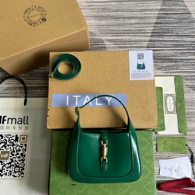 Gucci Jackie 1961 Mini Shoulder Bag in Green Leather with Piston Closure