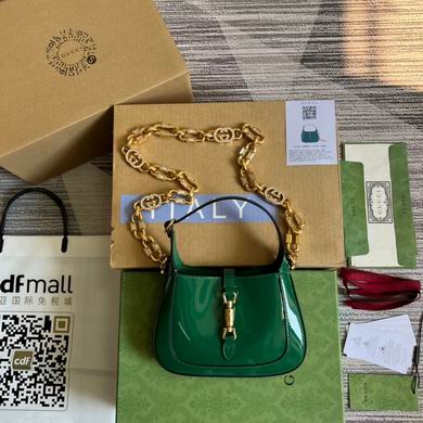 Gucci Jackie 1961 Mini Shoulder Bag in Green Patent Leather with Chain Strap