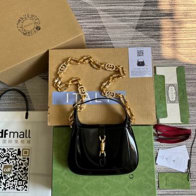 Gucci Jackie 1961 Mini Shoulder Bag in Black Patent Leather with Chain Strap