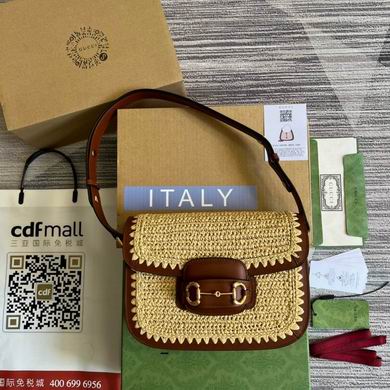 Gucci Horsebit 1955 Small Shoulder Bag in Natural Raffia with Brown Leather