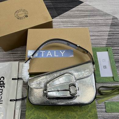 Gucci Horsebit 1955 Small Shoulder Bag in Silver Metallic Leather