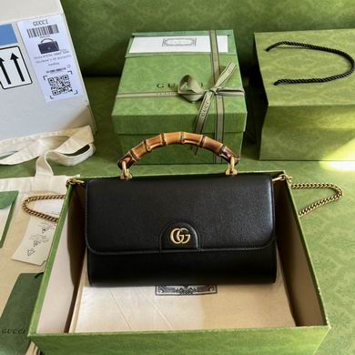 Gucci Diana Bamboo Top-Handle Shoulder Bag in Black Leather with Chain