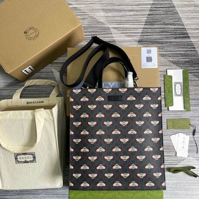 Gucci Bestiary Bee Print Tote Bag in Black GG Supreme Canvas
