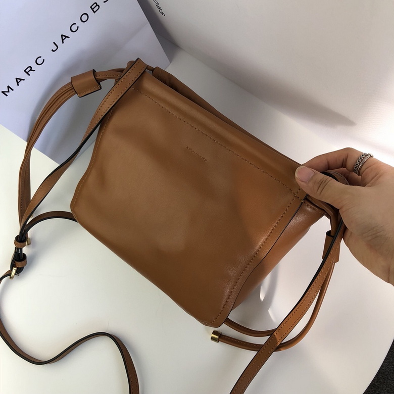 Marc Jacobs Drawstring Crossbody Shoulder Bag in Tan Smooth Leather