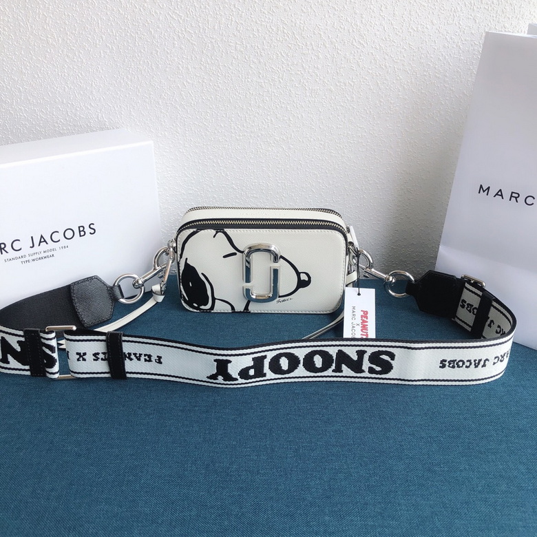 Marc Jacobs x Peanuts Snapshot Camera Crossbody Bag in White with Snoopy Print