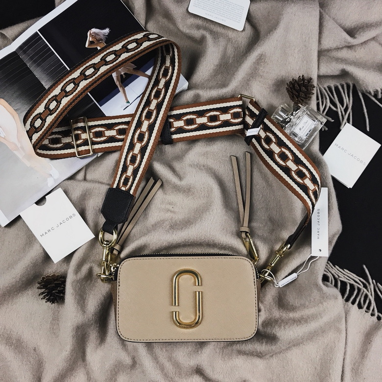 Marc Jacobs Snapshot Camera Crossbody Bag in Beige with Chain-Link Strap