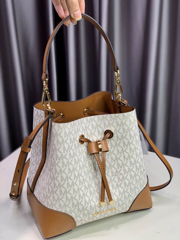 Michael Kors Mercer Gallery Medium Bucket Bag in Vanilla Signature Logo