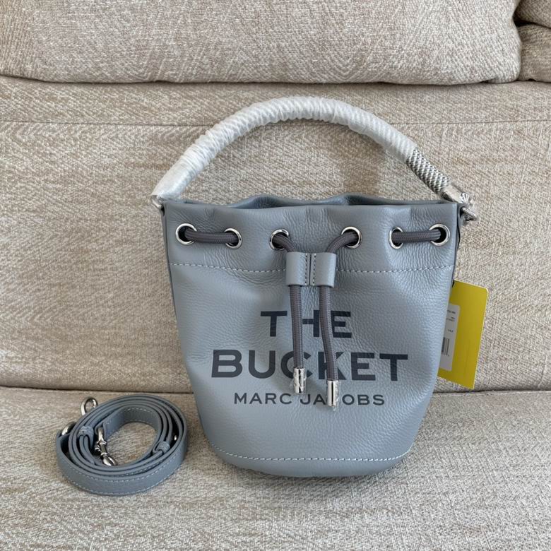Marc Jacobs The Bucket Drawstring Bag in Grey Grained Leather