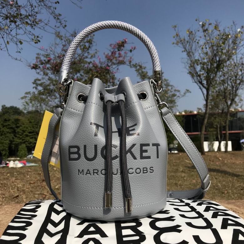 Marc Jacobs The Bucket Bag in Grey Pebbled Leather with Rope Handle