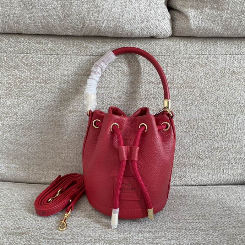 Marc Jacobs The Bucket Bag Drawstring Top-Handle Bag in Red Pebbled Leather