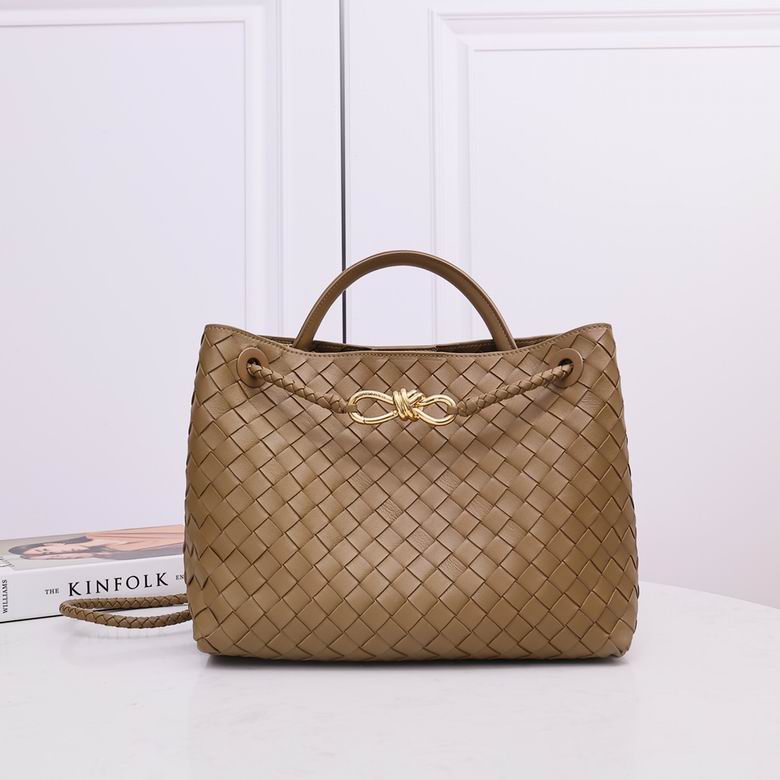 Bottega Veneta Andiamo · 32×24×12 cm