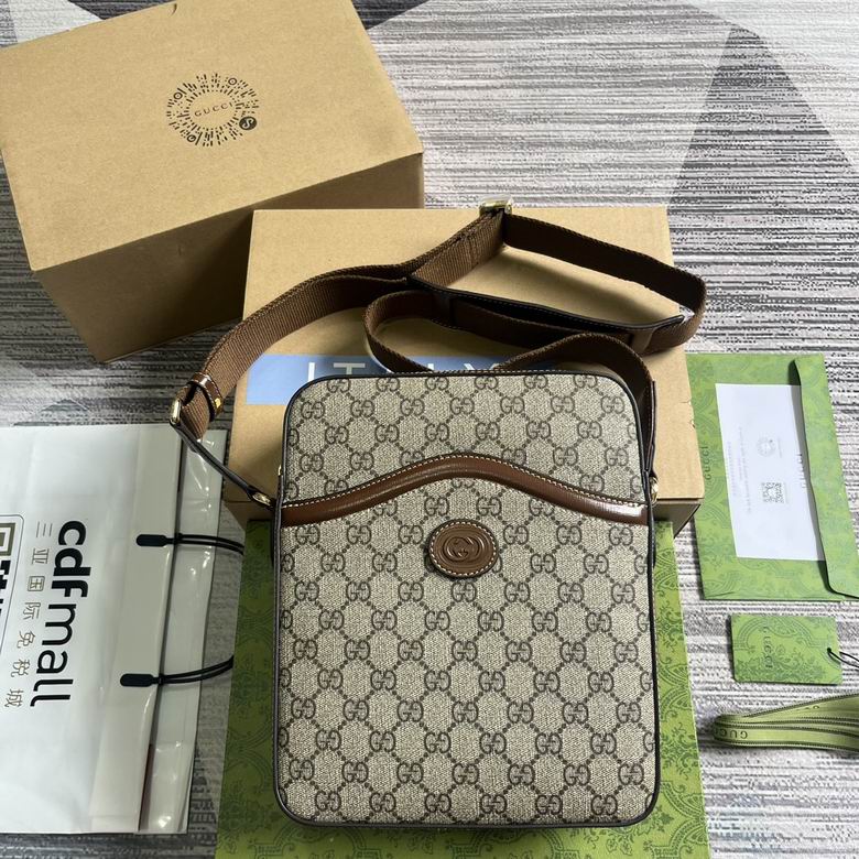 Gucci Messenger Crossbody Bag with Interlocking G in Beige GG Supreme Canvas
